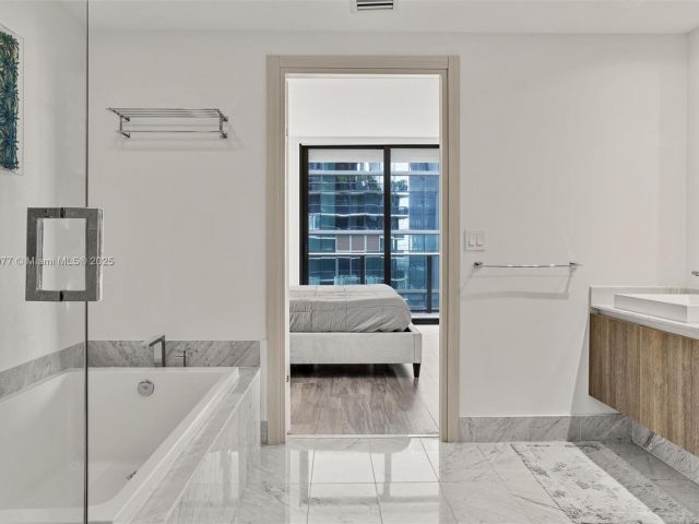 Продажа квартиры #4205 - фото 6171900