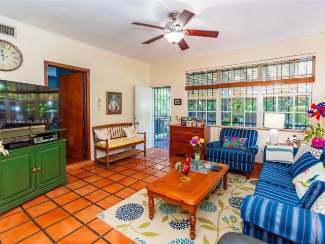 Продажа дома по адресу 7110 SW 13th Ter - фото 6154103