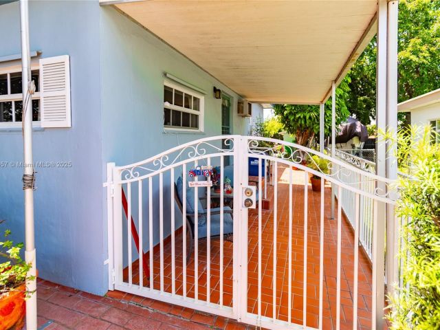 Продажа дома по адресу 7110 SW 13th Ter - фото 6154118