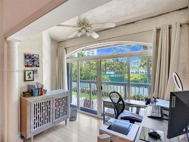 Продажа дома по адресу 20939 NE 37th Ct - фото 6154291