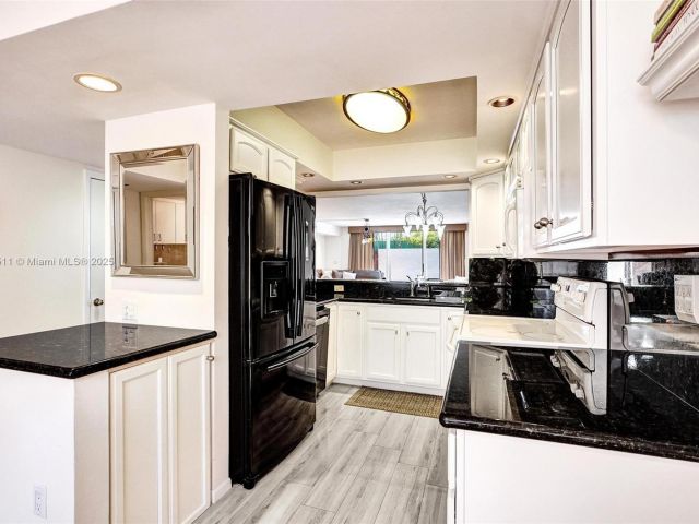 Продажа дома по адресу 20939 NE 37th Ct - фото 6154294