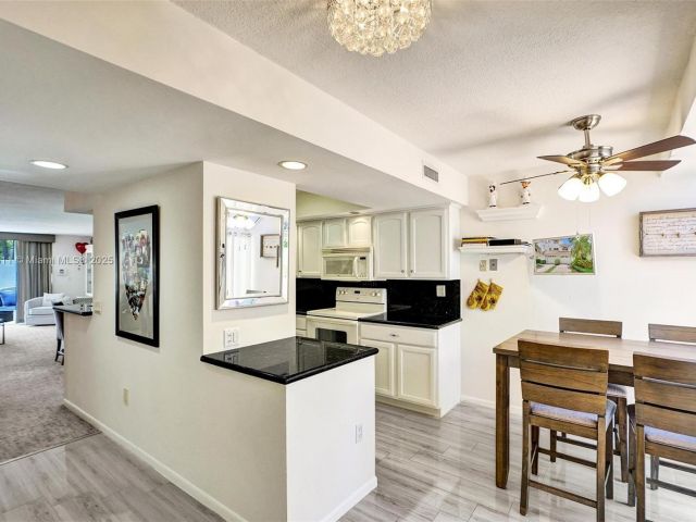 Продажа дома по адресу 20939 NE 37th Ct - фото 6154295