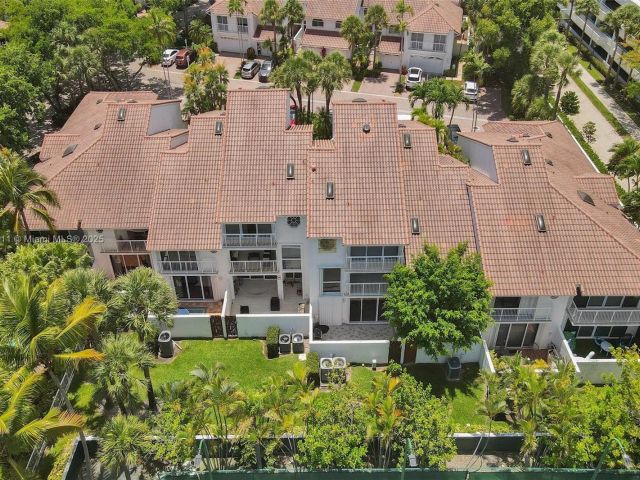 Продажа дома по адресу 20939 NE 37th Ct - фото 6154301