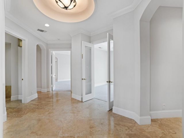 Продажа дома по адресу 501 Golden Harbour Dr - фото 6157633