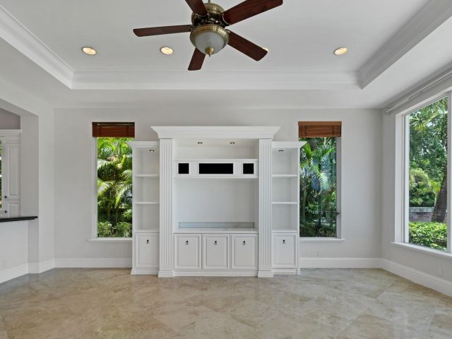 Продажа дома по адресу 501 Golden Harbour Dr - фото 6157637