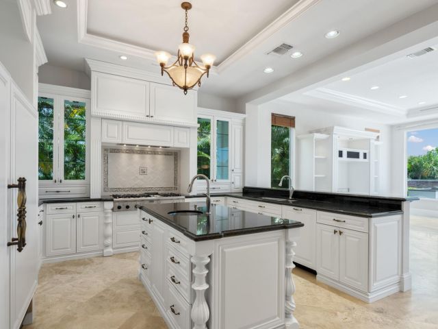 Продажа дома по адресу 501 Golden Harbour Dr - фото 6157638