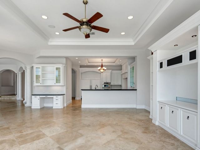 Продажа дома по адресу 501 Golden Harbour Dr - фото 6157643