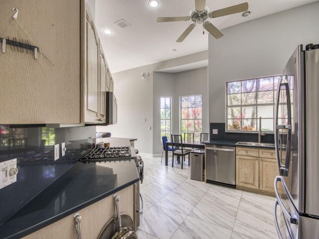 Дом в аренду по адресу 10364 Osprey Trace - фото 6166624