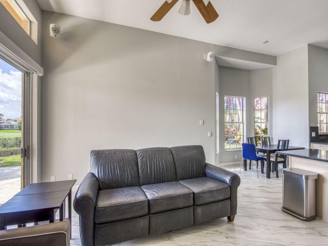 Дом в аренду по адресу 10364 Osprey Trace - фото 6166627