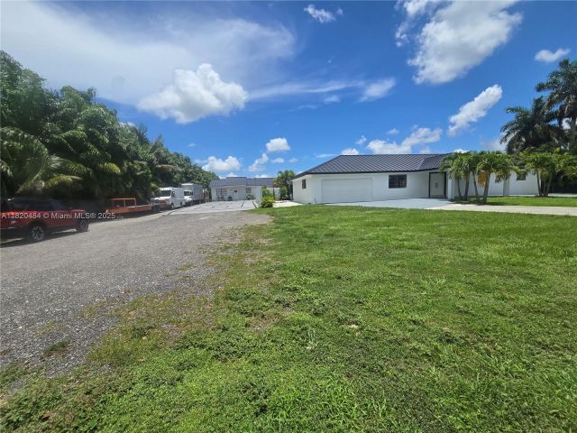 Продажа дома по адресу 23421 SW 217th Ave - фото 6154592