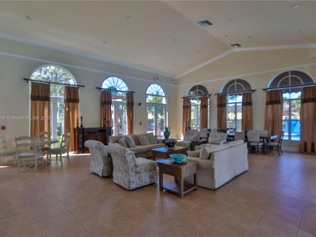 Продажа дома по адресу 3610 NE 15th Dr - фото 6154597