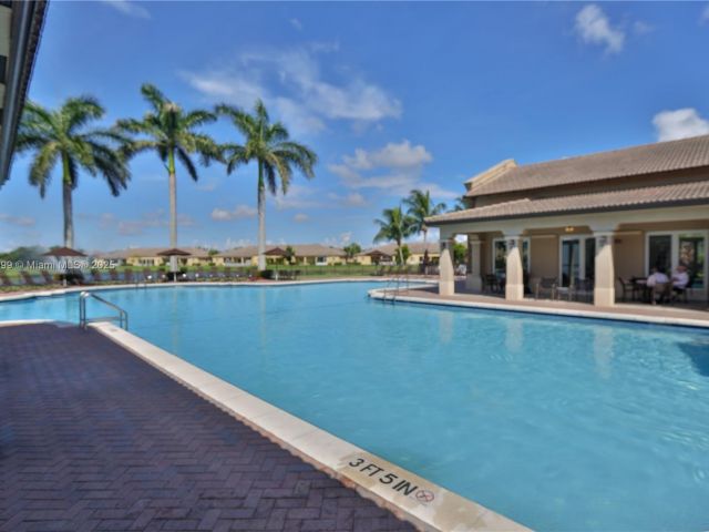 Продажа дома по адресу 3610 NE 15th Dr - фото 6154598