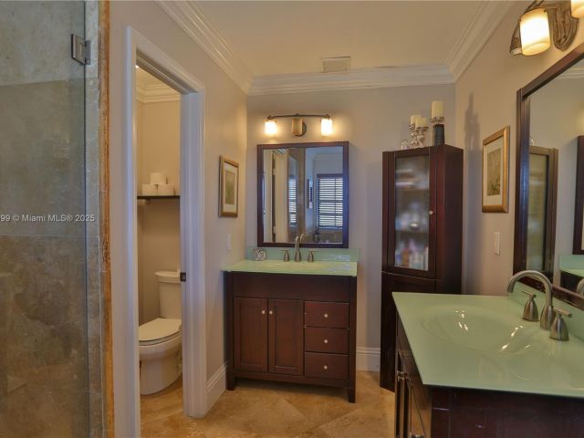 Продажа дома по адресу 3610 NE 15th Dr - фото 6154606