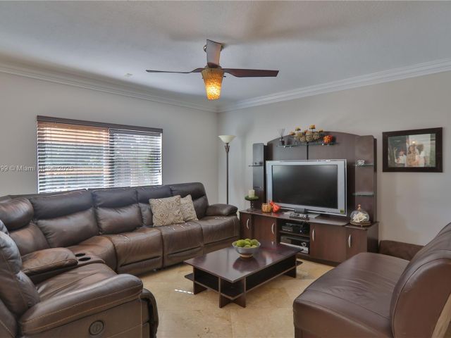 Продажа дома по адресу 3610 NE 15th Dr - фото 6154612