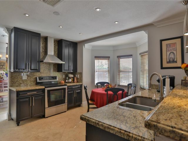 Продажа дома по адресу 3610 NE 15th Dr - фото 6154613