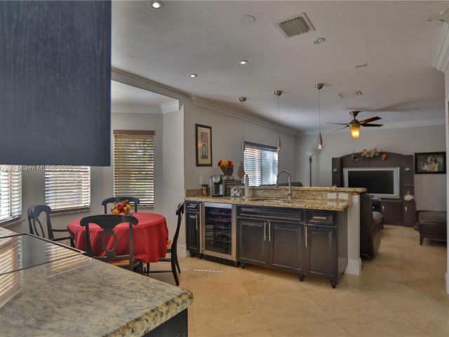 Продажа дома по адресу 3610 NE 15th Dr - фото 6154614