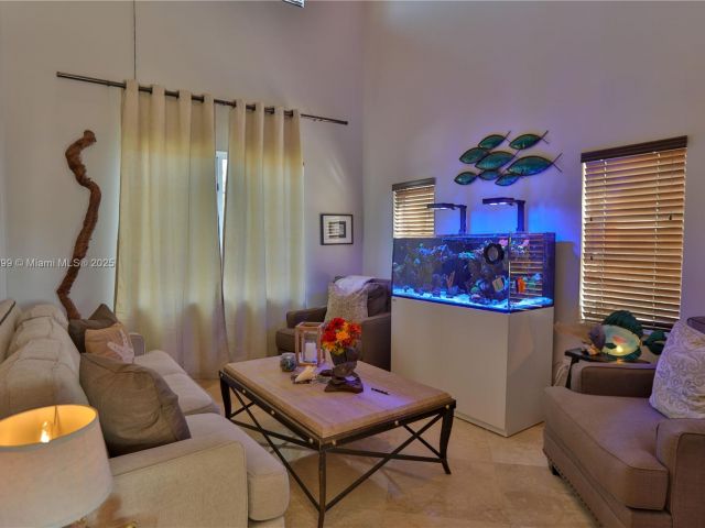 Продажа дома по адресу 3610 NE 15th Dr - фото 6154615