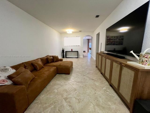 Дом в аренду по адресу 2214 SE 23rd Ave 2214 - фото 6167425