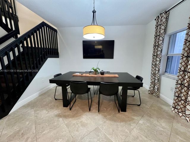 Дом в аренду по адресу 2214 SE 23rd Ave 2214 - фото 6167428