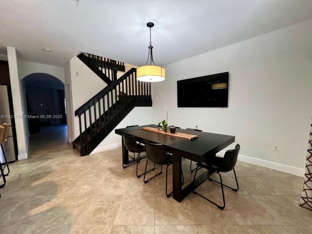 Дом в аренду по адресу 2214 SE 23rd Ave 2214 - фото 6167429