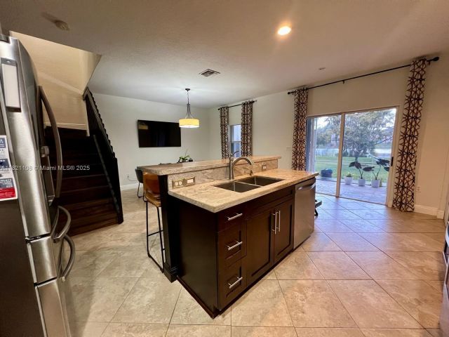 Дом в аренду по адресу 2214 SE 23rd Ave 2214 - фото 6167430