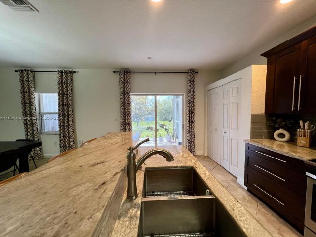 Дом в аренду по адресу 2214 SE 23rd Ave 2214 - фото 6167431