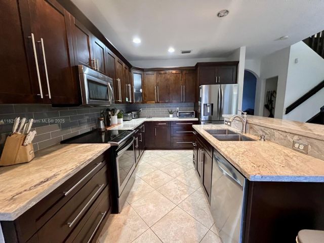 Дом в аренду по адресу 2214 SE 23rd Ave 2214 - фото 6167435