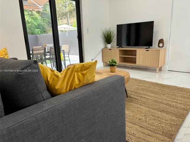 Продажа дома по адресу 610 NW 111th St - фото 6154187