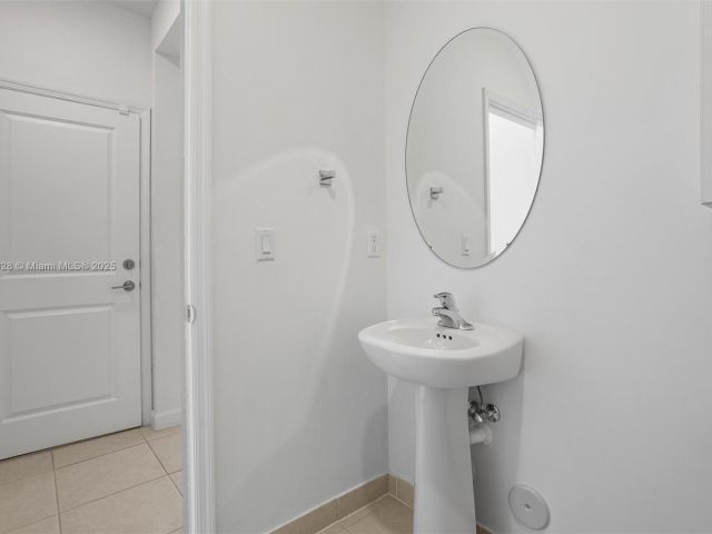 Продажа дома по адресу 21205 SW 127th Ct - фото 6154129