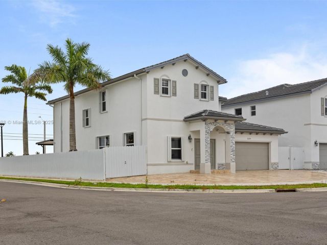 Продажа дома по адресу 21205 SW 127th Ct - фото 6154141