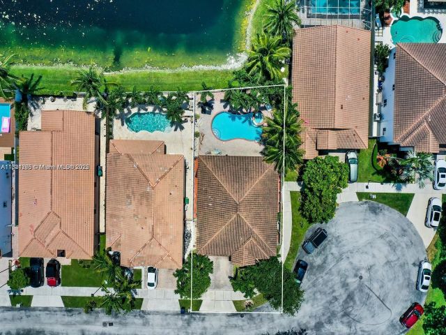 Продажа дома по адресу 5343 NW 111th Ct - фото 6155557