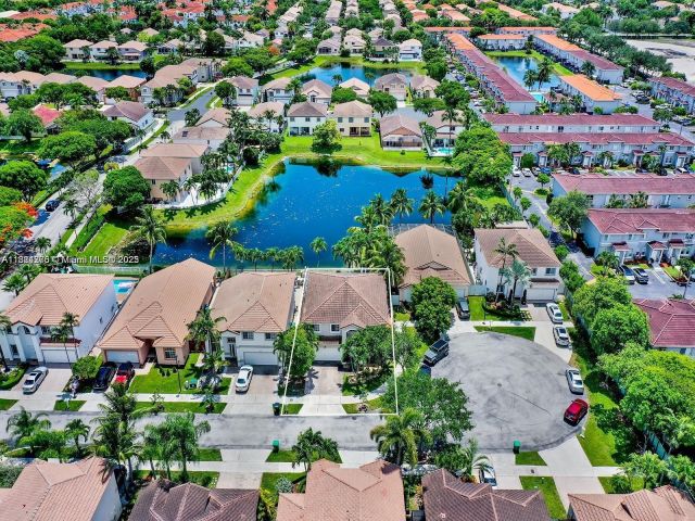 Продажа дома по адресу 5343 NW 111th Ct - фото 6155559