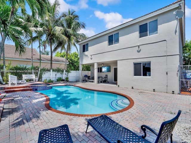 Продажа дома по адресу 5343 NW 111th Ct - фото 6155561