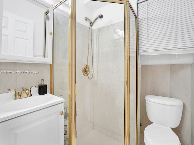 Продажа дома по адресу 5343 NW 111th Ct - фото 6155563