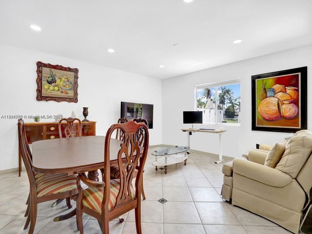 Продажа дома по адресу 5343 NW 111th Ct - фото 6155565