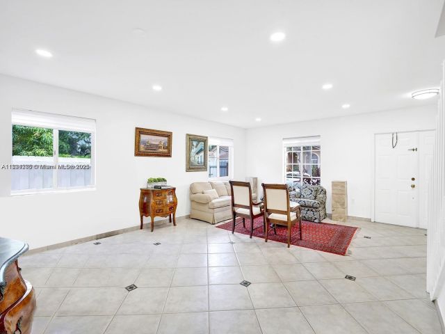 Продажа дома по адресу 5343 NW 111th Ct - фото 6155566