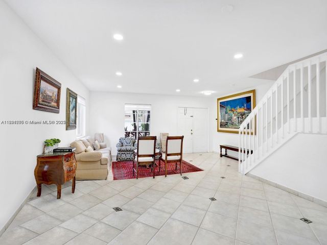 Продажа дома по адресу 5343 NW 111th Ct - фото 6155567