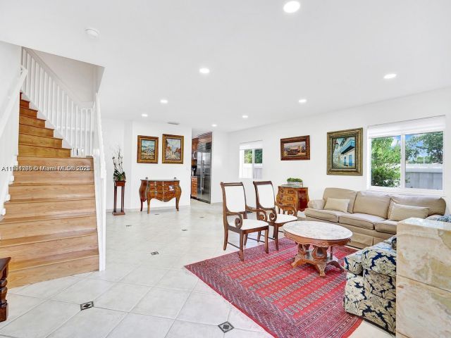 Продажа дома по адресу 5343 NW 111th Ct - фото 6155568