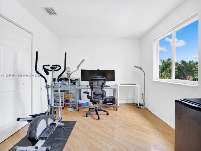 Продажа дома по адресу 5343 NW 111th Ct - фото 6155570