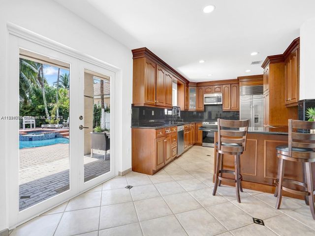 Продажа дома по адресу 5343 NW 111th Ct - фото 6155572