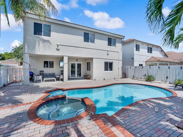 Продажа дома по адресу 5343 NW 111th Ct - фото 6155575