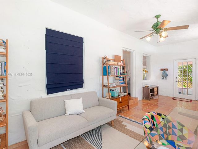 Продажа дома по адресу 1218 Madrid St - фото 6155437