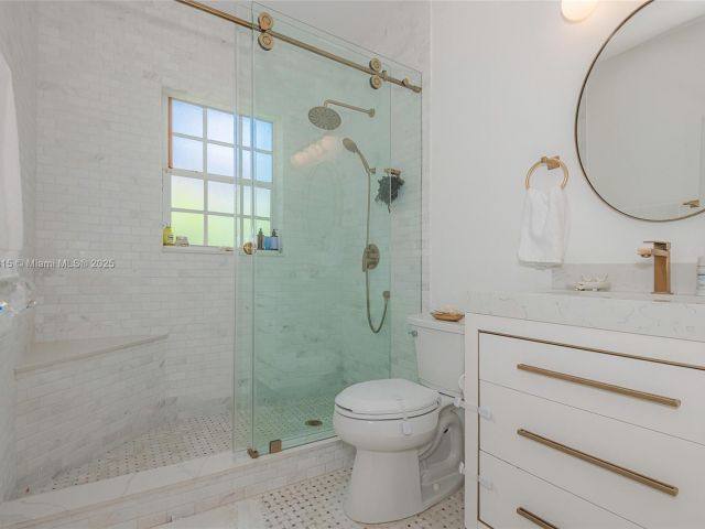 Продажа дома по адресу 1218 Madrid St - фото 6155439