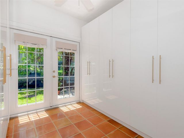 Продажа дома по адресу 1218 Madrid St - фото 6155440