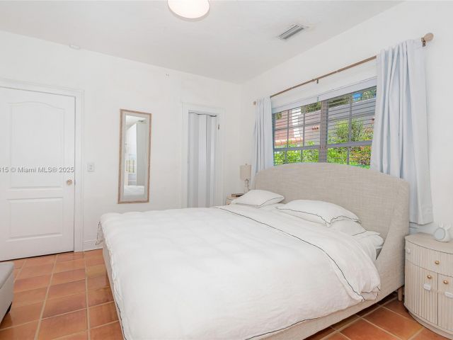 Продажа дома по адресу 1218 Madrid St - фото 6155441