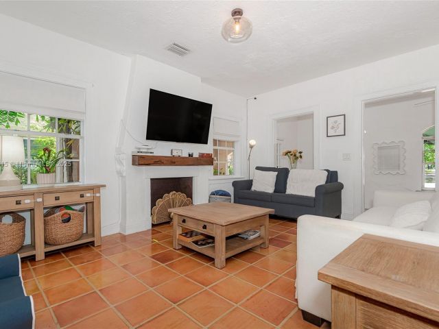 Продажа дома по адресу 1218 Madrid St - фото 6155446