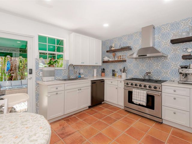 Продажа дома по адресу 1218 Madrid St - фото 6155447