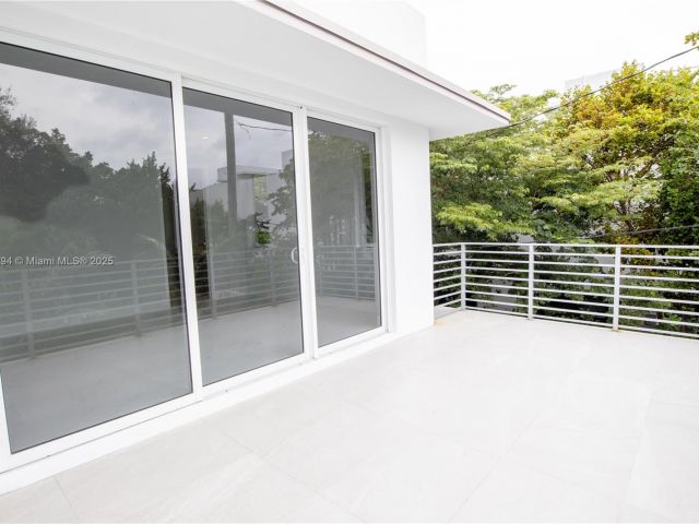 Продажа дома по адресу 3374 Day ave A - фото 6168967