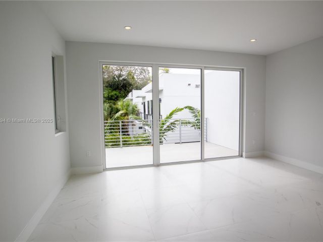 Продажа дома по адресу 3374 Day ave A - фото 6168968