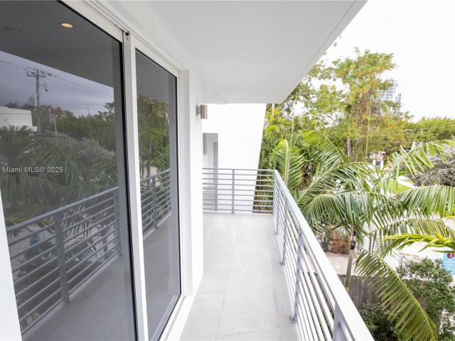 Продажа дома по адресу 3374 Day ave A - фото 6168972